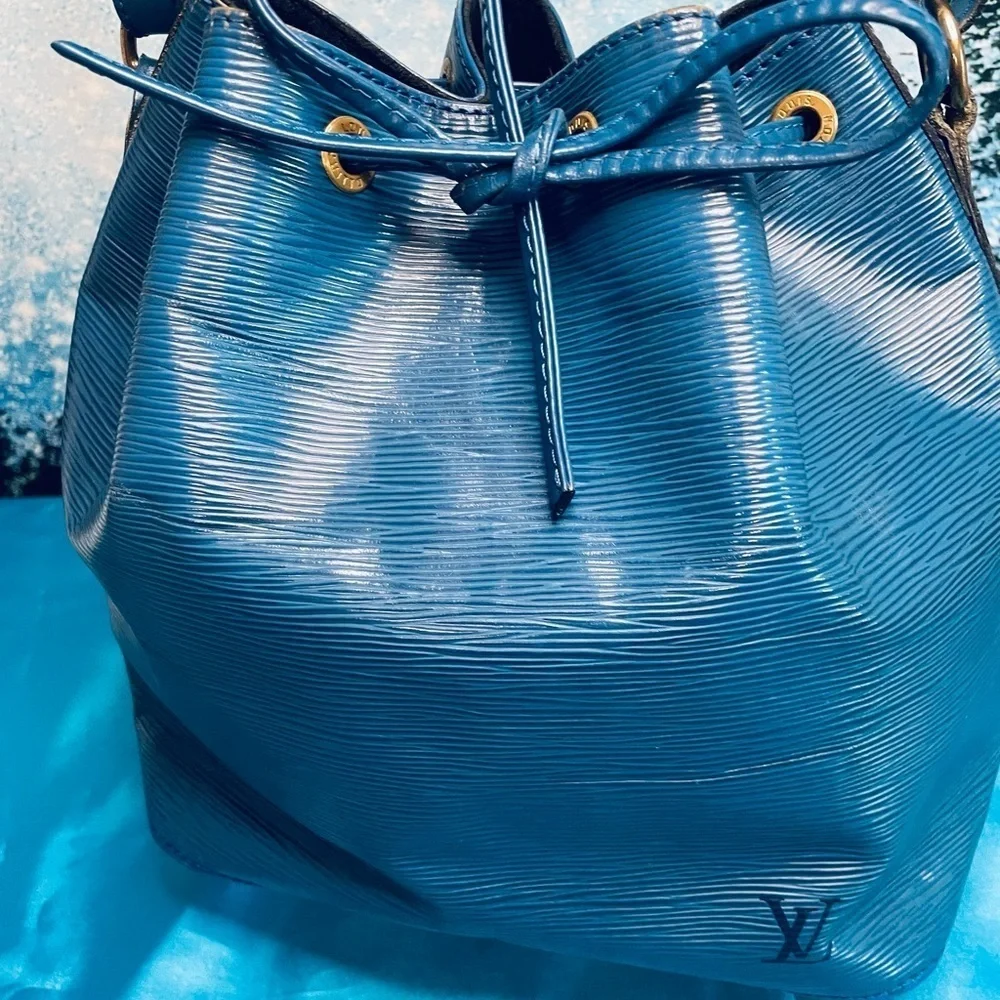 Louis Vuitton Blue Epi Petit Noe Leather Shoulder Bag Drawstring Close (lvb1)